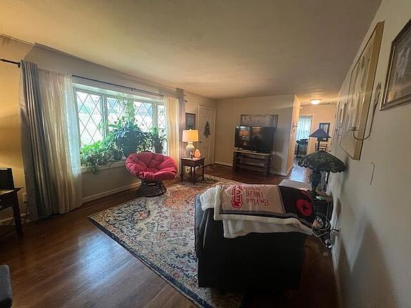 3rd image of 955 Norbourne Ave
