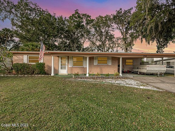 2nd image of 1760 N Lilac Cir