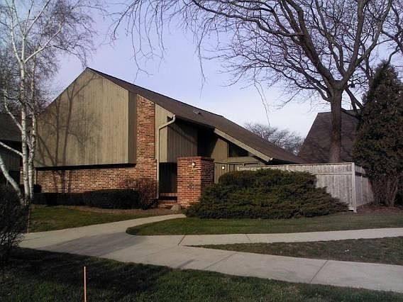1st image of 434 W Willow Ct