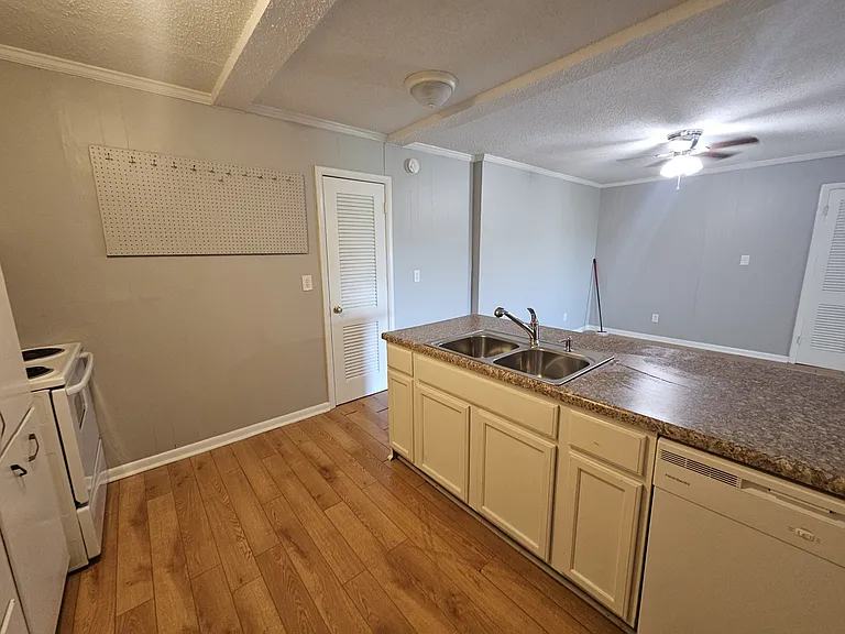 1801 Sunset Ter #C — Photo 11