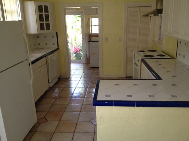2nd image of 1425 Santa Cruz Ave
