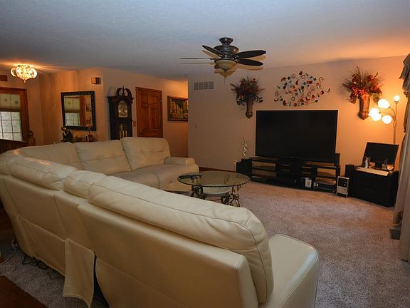 5th image of 323 Princewood Ct