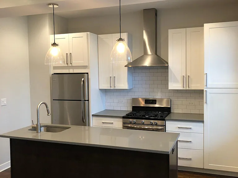 1641 N Paulina St #2R — Photo 2
