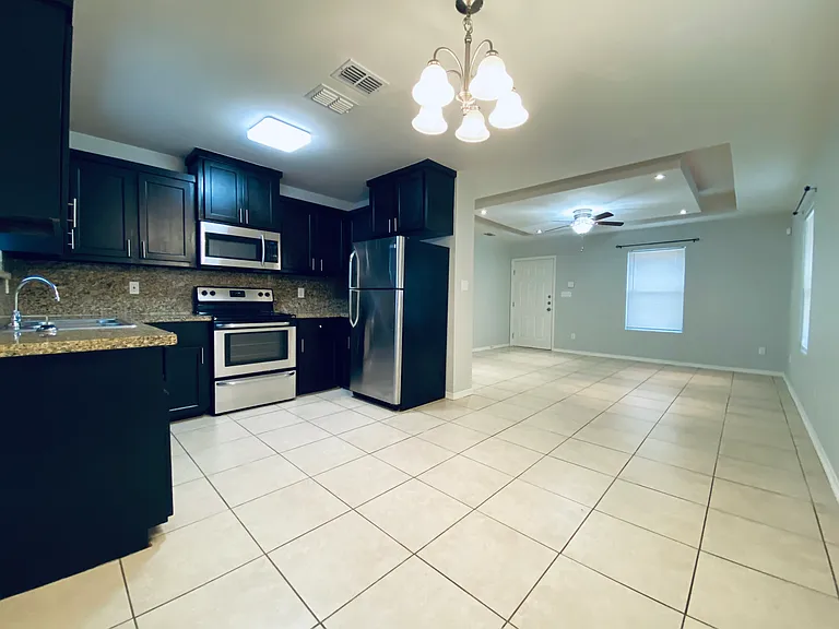 407 Baltic Ave #4 — Photo 1