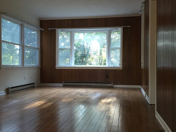 Spacious Family Room