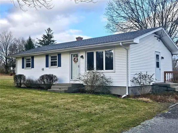 10 Pequot Ln, Ashaway, RI 02804