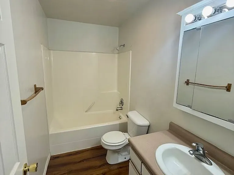 97 13th St #B — Photo 10