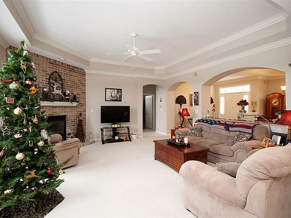 5th image of 71 Sunset Dr