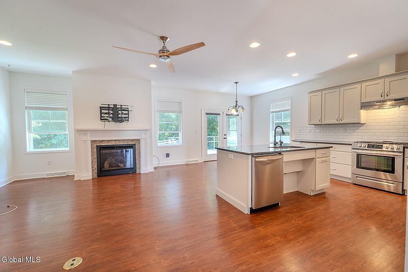 2nd image of 20 Hillard Lane