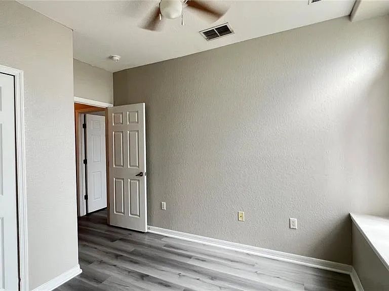 143 Vizcay Way — Photo 32