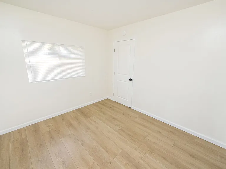 1053 Florence St — Photo 7