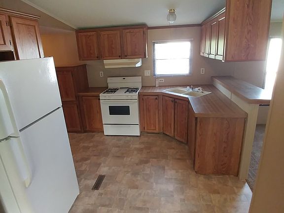 4th image of 78 Berry Ln