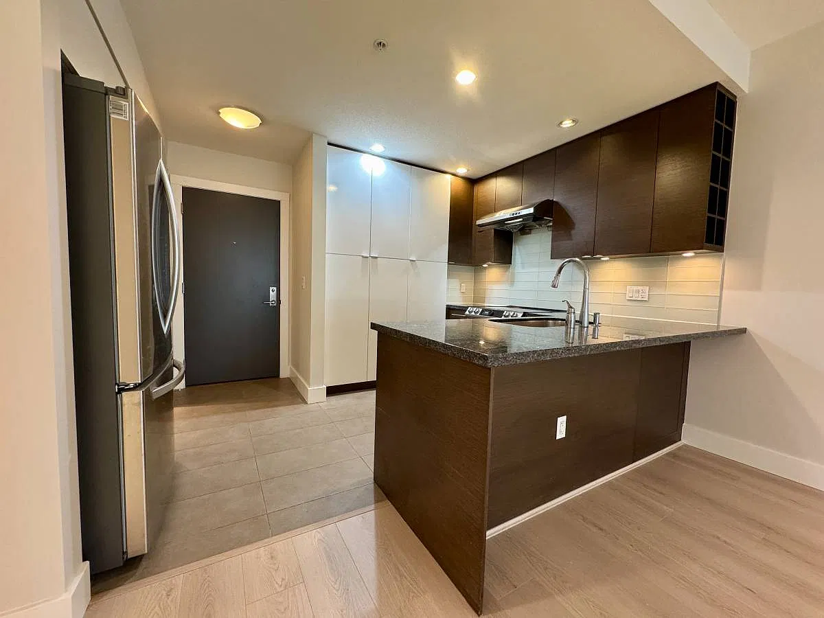 2 bed, 881 sqft, $3,400 — Photo 4