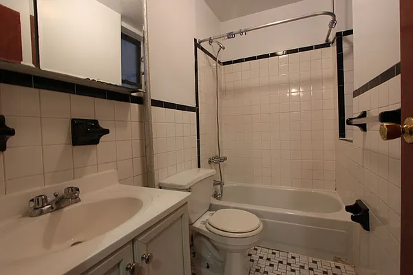 Rented by Dynamik Realty | media 38