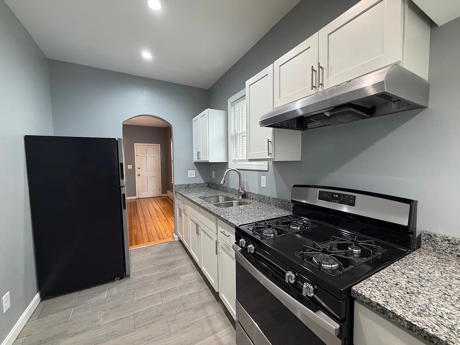 3 bed, 1086 sqft, $1,600 — Photo 2