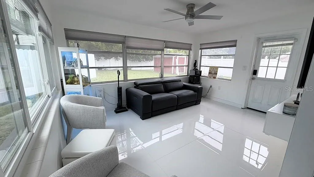 2 bed, 1.0 bath, 1076 sqft, $2,100 — Photo 3