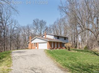 3520 S Hill Rd, Milford, MI 48381