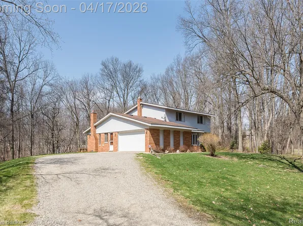 3520 S Hill Rd, Milford, MI 48381