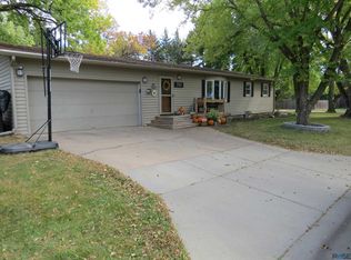 200 N Needles Dr, Brandon, SD 57005