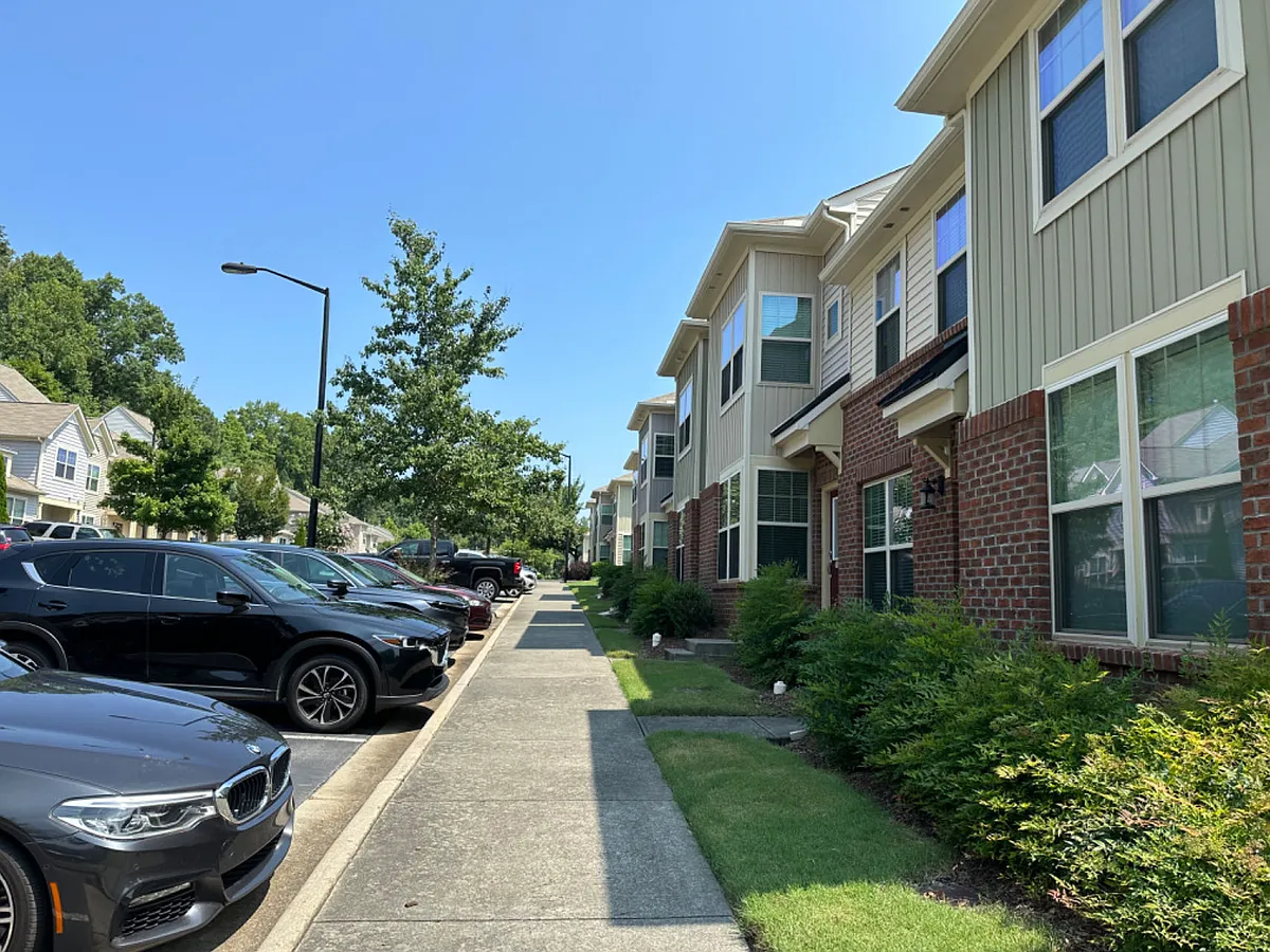 Building Photo - 40 Pocono Dr