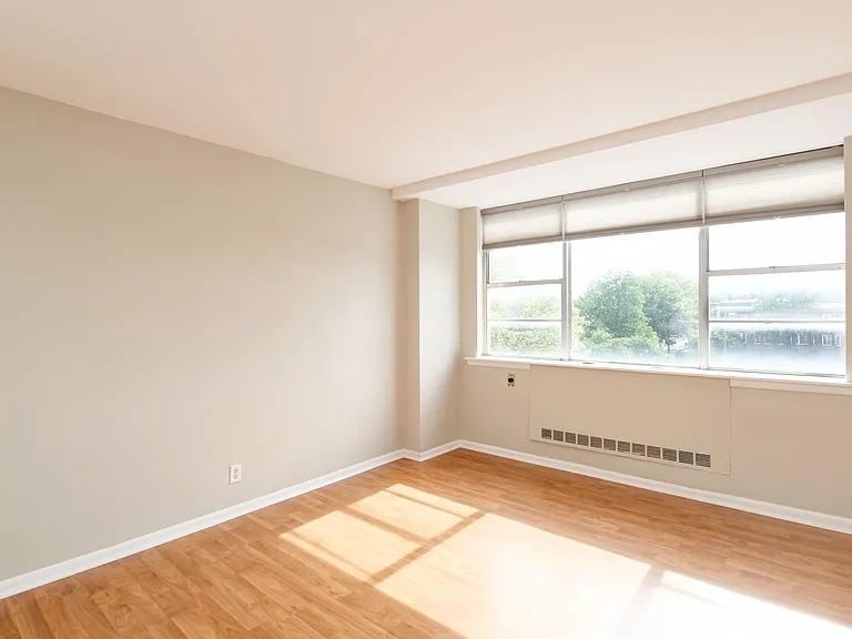 1620 E Broad St #402 — Photo 10
