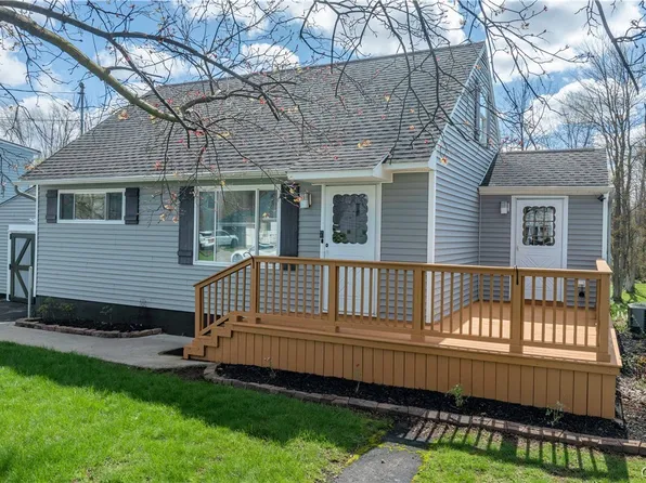 120 Savaria Dr, Syracuse, NY 13209