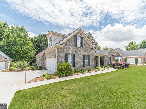 3rd image of 1245 Oakwood Pl