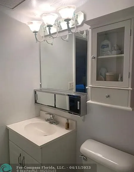 802 SE 7th St #403 — Photo 9