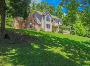 17 Lower Coach Rd, Hurricane, WV 25526