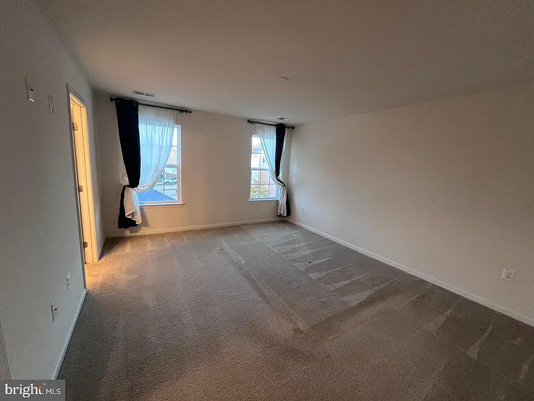 1118 Oakwood St — Photo 9