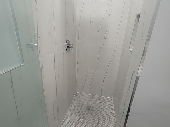 2nd image of 225 SW 7th St APT 3