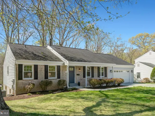 8813 Queen Elizabeth Blvd, Annandale, VA 22003