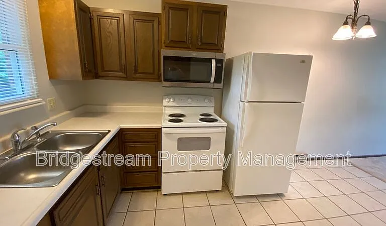 52 Candlewood Ct — Photo 2