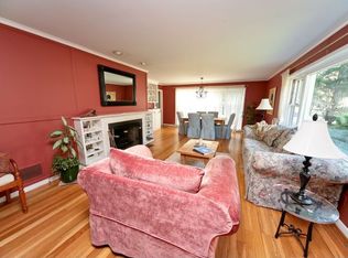 817 Coopertown Rd, Bryn Mawr, PA 19010