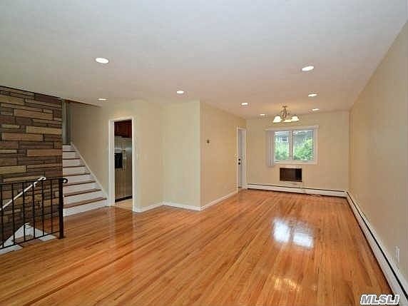 4th image of 386 Whitebirch Ln