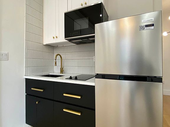 5th image of 663 Greene Ave #2E