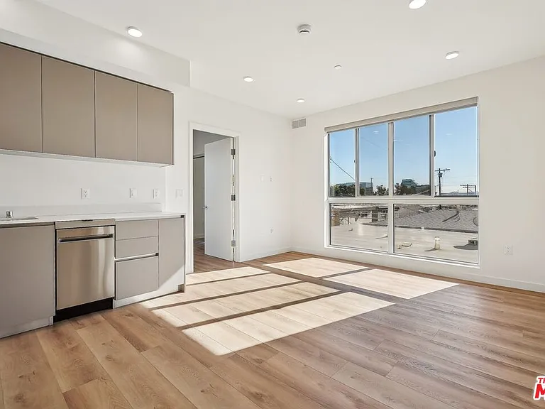 1814 Federal Ave #303 — Photo 9