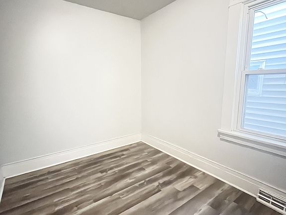 5th image of 2099 Niagara St APT 1