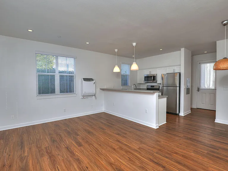 318 W Micheltorena St #C — Photo 3