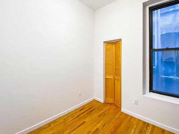 4th image of 324 E 13th St APT 4
