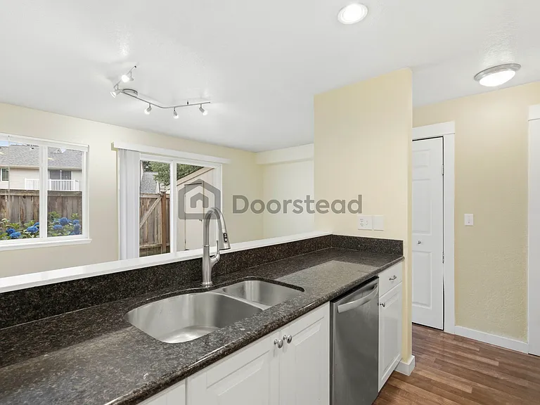 115 124th St SE #F5 — Photo 16