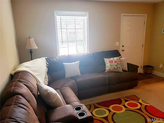 3rd image of 4520 Barretts Trace Blvd