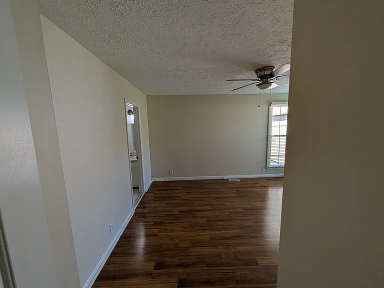 102 Post Oak Rd — Photo 28
