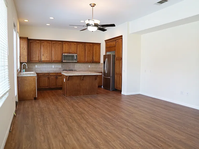 1816 Pintura Cir W — Photo 10