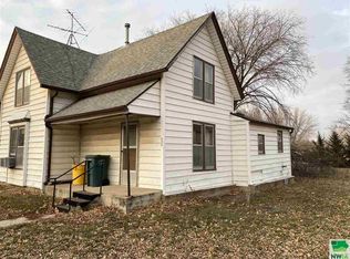 303 12th St, Alton, IA 51003