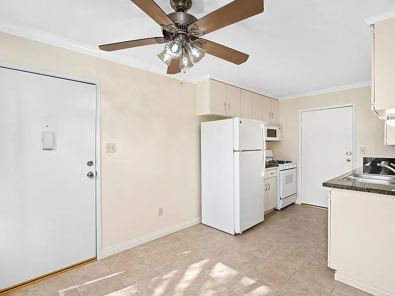 2266 Cazador Dr #21 — Photo 2