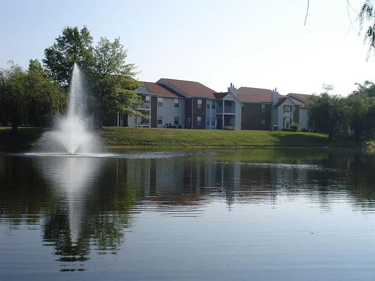Sunlake Apartments — Photo 4
