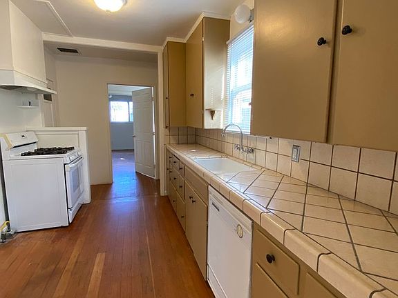 4th image of 530 Adams Ave