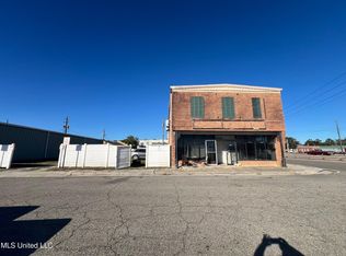 100 Elizabeth St APT E, Picayune, MS 39466