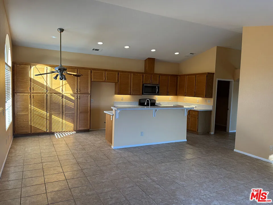 4 bed, 2.0 bath, 2088 sqft, $3,300 — Photo 4